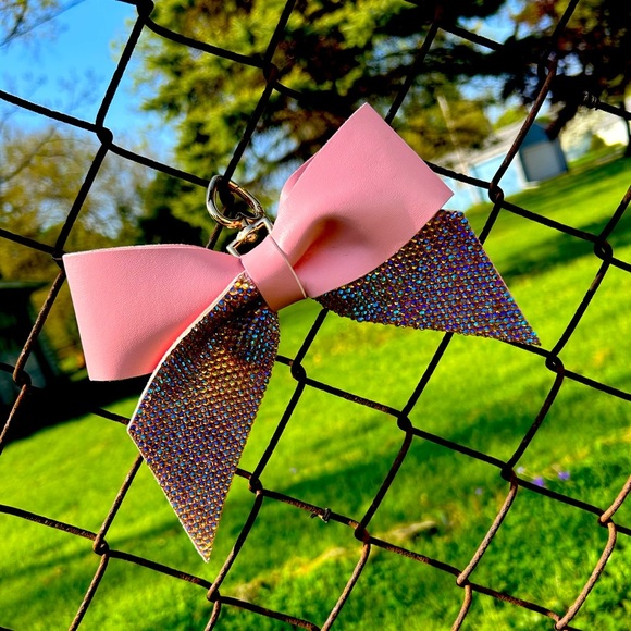 Simply Gilded Glass Crystal Rhinestone Jumbo Pink Clip On - Picture 2 of 7